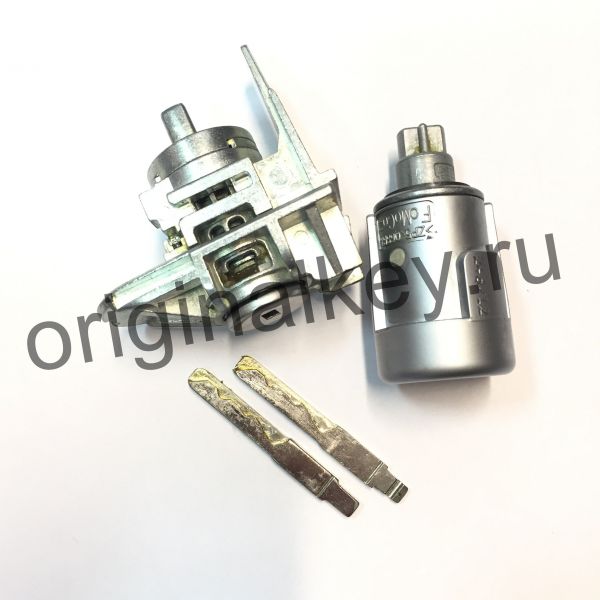 A set of door locks and ignition with metal inserts flick keys for Ford Focus 3 (CB8) since 2011, Mondeo 4 (CA2) after 2011