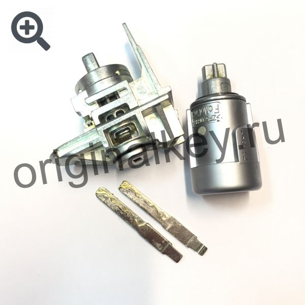 A set of door locks and ignition with metal inserts flick keys for Ford Focus 3 (CB8) since 2011, Mondeo 4 (CA2) after 2011